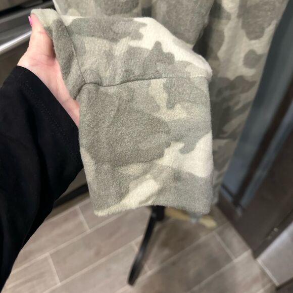 Net Pink Rose Camouflage Jogger Pants - Picture 5 of 6